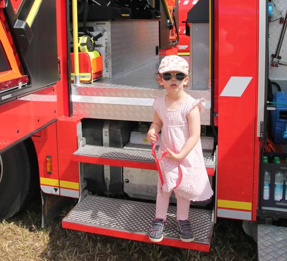 Die Feuerwehr Grasbrunn bietet ein buntes Programm, bei dem jung und alt auf ihre Kosten kommen. Foto: bb