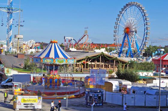 Auf dem Oktoberfest findet jeder die Feiermöglichkeiten, die zu ihm passen. Foto: Beatrix Köber