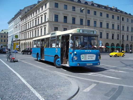 Mit dem historischen Shuttlebus ist das Museum jede halbe Stunde zu erreichen.  Foto: OCM